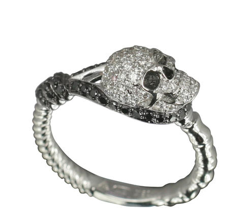 Череп с удавкой - новое слово в изображении традиционного символа смерти