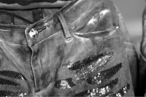 Джинсы с тигровым орнаментом из пайеток, 14 995 р.