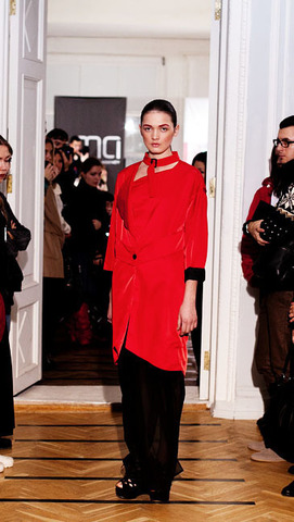 Шелковое пальто с "ошейником" и шифоновая юбка