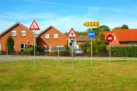 Самодельные дорожные знаки Reinigungsgesellschaft в Гамбове