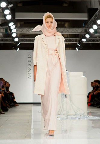 Платье с запахом, пальто и платок из старинного газара