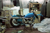 Тяжелый спортив- ный мотоцикл, со- бранный из запчастей разных советских моделеи