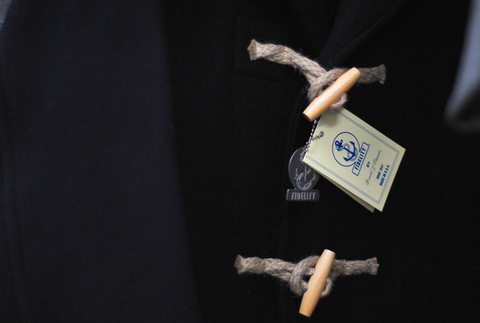 Самая характерная деталь дафлкота: пуговицы - "моржовые клыки", в данном случае - из натурального дерева.