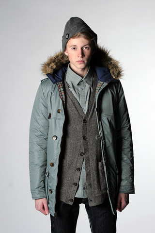 Она же с другой стороны