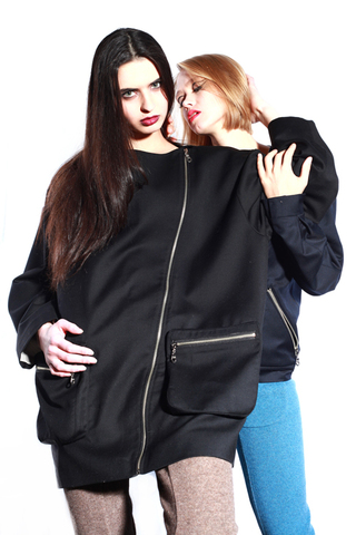 В коллекции осень-зима много комфортных вещей и довольно ярких для Петербурга