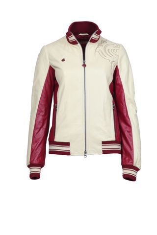 Белый отлично смотрится на чистом зимнем фоне