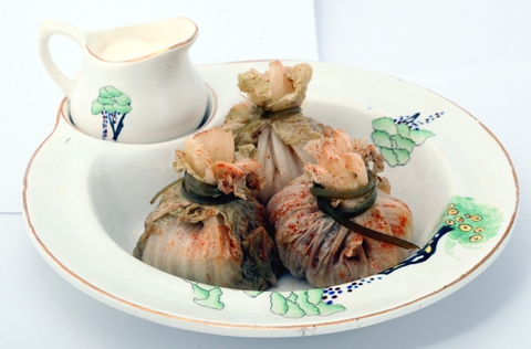 Голубцы из говядины с подкопченым салом в листьях китайской капусты