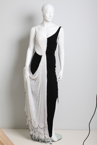 Ianis Chamalidy Couture, коллекция «След за караваном» весна-лето 2008, вечернее платье сложного кроя, сочетающее игру черного трикотажного полотна и