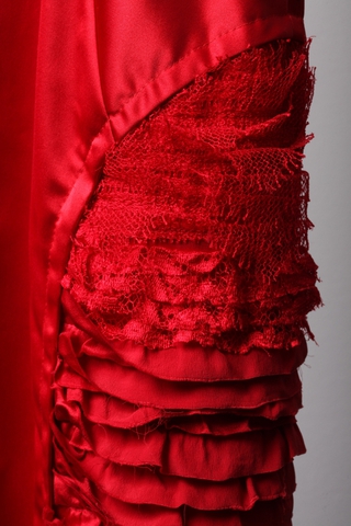 Ianis Chamalidy Couture, коллекция «Пиковая дама» осень-зима 2005/2006, вечернее платье: сложный крой, вышивка из шелковых и хлопковых лент