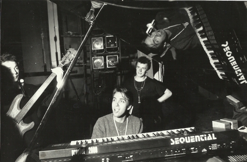 Виктор Тихомиров («Кино»), Сергей Курехин и Леонид Федоров («Аукцыон»). Середина 1980-х годов