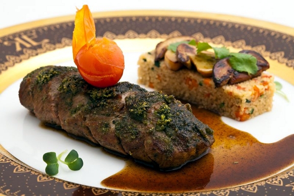 Филе молодого ягненка с кускусом с цукини, белыми грибами и соусом из розмарина, 1780 рублей