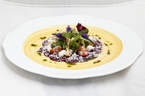 Карпаччо из свеклы и козьего сыра, 300 рублей