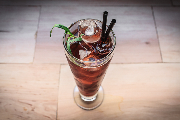 Коктейль «Гранит» с гранатом, тархуном, черносмородиновой водкой, 350 руб.