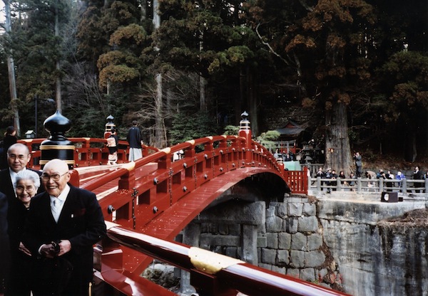 Префектура Тотиги (г. Никко). Переход через мост «Синкё» («Священный мост»).