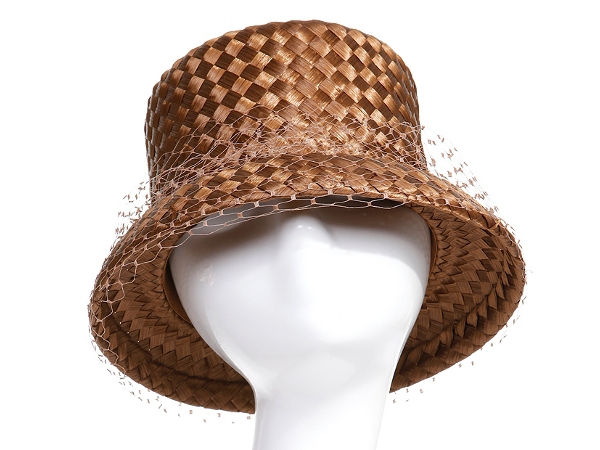 Плетеная шляпка-цилиндр в стиле 1950-х годов.