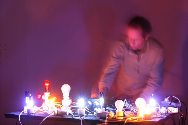 Инсталляция «Музыка электрических лампочек», Михаэль Ворфелд. Германия.