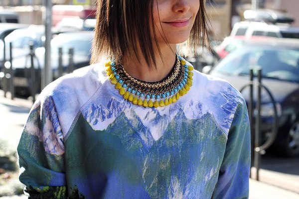 Ожерелье Zara, свитшот Podium Market