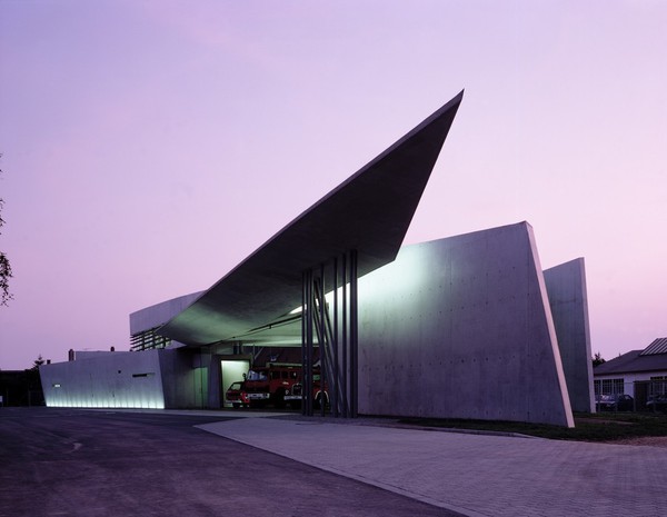 Пожарная часть Vitra, 1991-1993. Архитектор Заха Хадид. Фото: Christian Richter