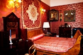 Спальня Галины Павловны находится в парадной анфиладе комнат вдоль набережной Невы