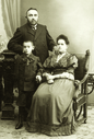 Семейство богатого петербургского купца-старовера Михаила Дмитриевича Усова. Первая половина 1900-х годов