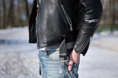 джинсы no name, кожаная куртка мотоциклетной фирмы IXS