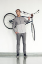 Велосипед Electra, 31 000 рублей; рубашка Cheap Monday, 3 190 рублей (Banya Concept Store), брюки Dr. Denim, 3 190 рублей (Banya Concept Store