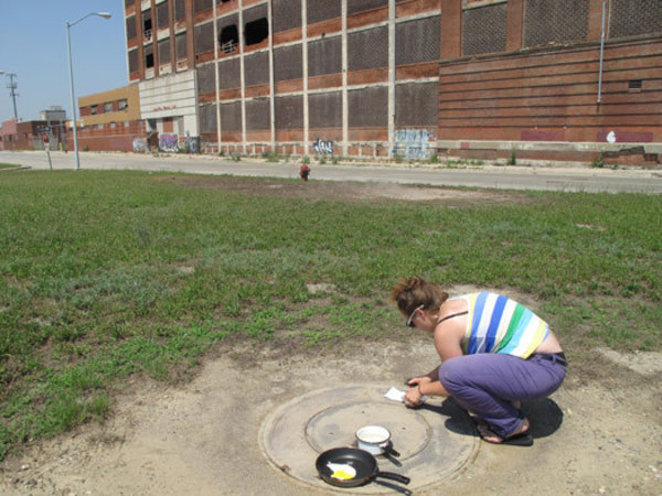 Один из site-specific перформансов группы Pink Pony Express