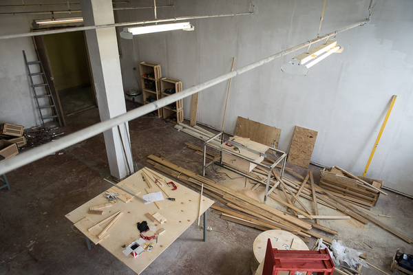 Первый зал, предназначенный для громких и пыльных работ с деревом и металлом