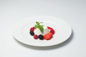 Панакота с малиновым соусом