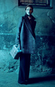 На Эмилии: пальто
Stella McCartney
(ДЛТ), брюки
Jil Sander
(BOSCOFAMILY),
туфли и сумка
Dior (Dior)
