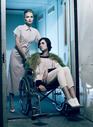 На Саше: платье Maison Martin Margiela, туфли Manolo Blah- nik. На Нине: джемпер Sonia by Sonia Rykiel, брюки Ameri- can Vintage, шуба Luisa Cerano