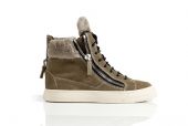 Giueseppe Zanotti, 20 100 (stylebop.com)