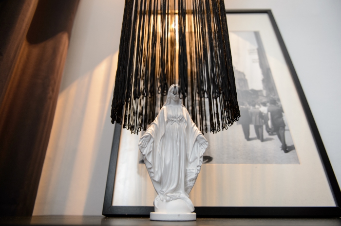 Фигурку Девы Марии подарили на новоселье. Еще не нашел ей применение.