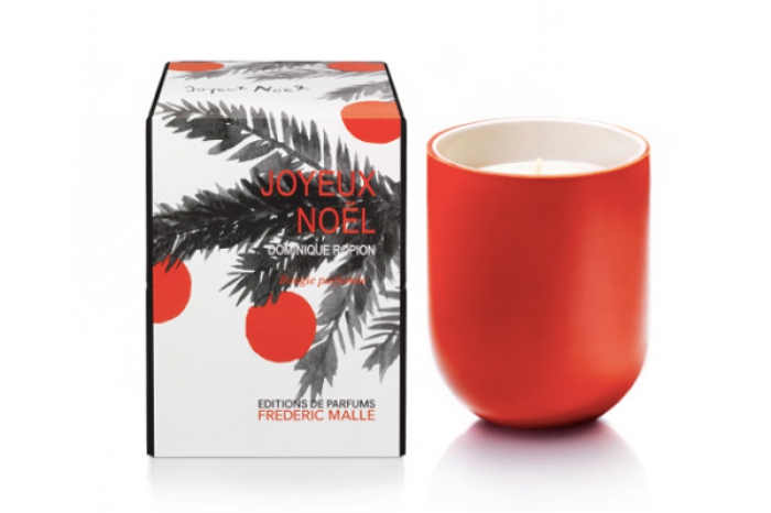 Зимняя свеча Frederic Malle с ароматом елочных иголок, амбры, корицы и сладкой ваты.