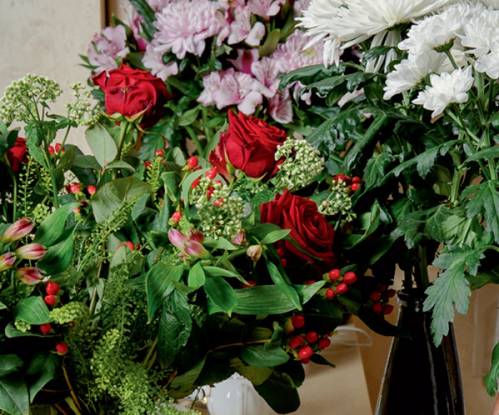 Атрибуты квартиры — подаренные поклонниками цветы