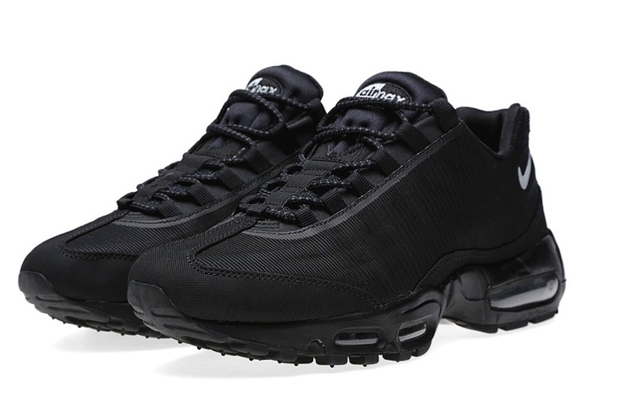 Светоотражающие кроссовки Nike Air Max 95, 7 200 рублей (Footbox)