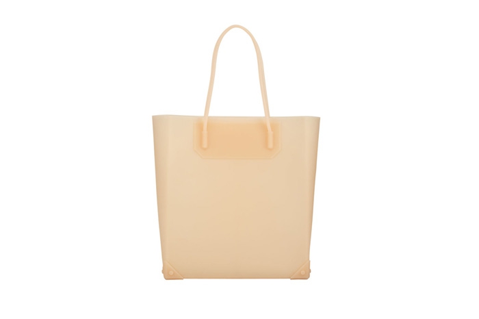 Силиконовая сумка Alexander Wang, 18 450 рублей (nevsky 152 concept store)