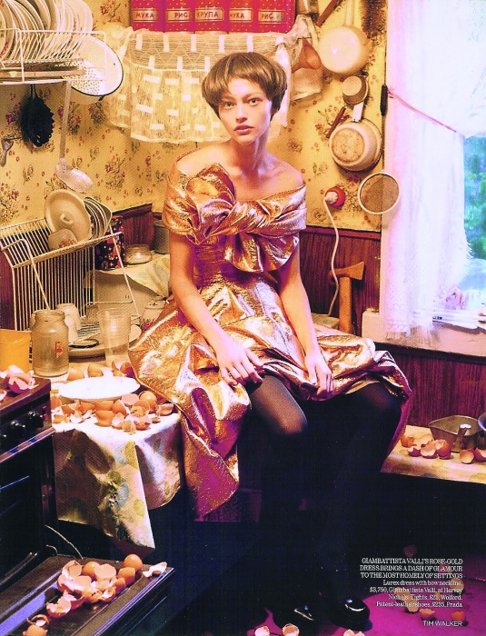 Модель Саша Пивоварова в съемке Тима Уокера в Кижах для январского номера британского Vogue, 2007 год