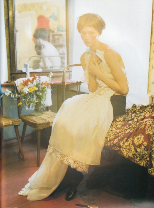 Модель Саша Пивоварова в съемке Тима Уокера в Кижах для январского номера британского Vogue, 2007 год