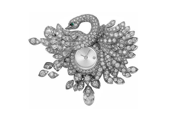 Часы Cartier из новой коллекции «Зачарованный час» с бриллиантом 1,7 карата