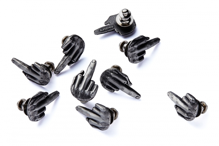 Значки Supreme