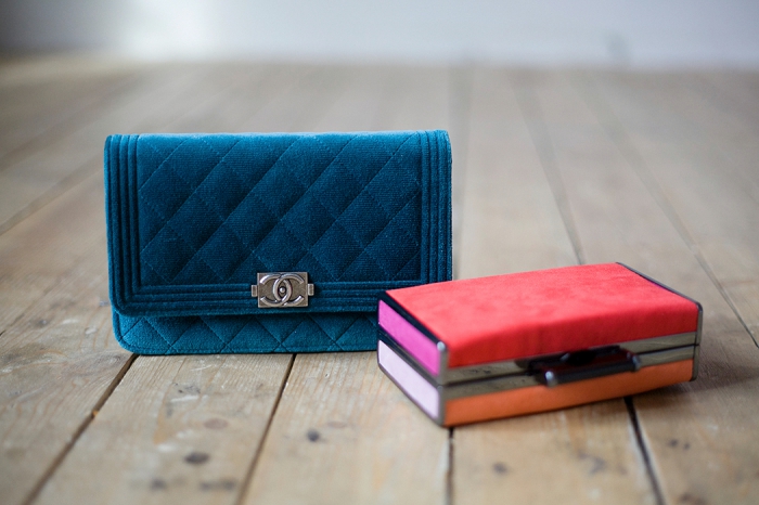 Сумка Chanel и клатч Zara, который люблю несмотря на то, что его носят тысячи девушек на улице.