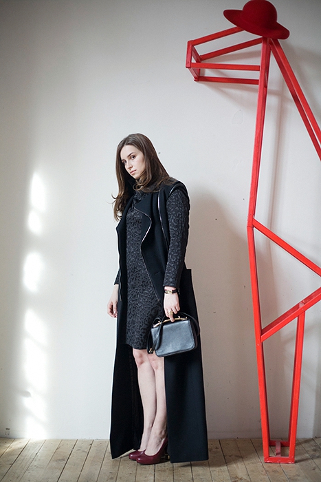 Лук в поддержку отечественных дизайнеров: платье Katya Anderzhanova, пальто Ianis Chamalidy.