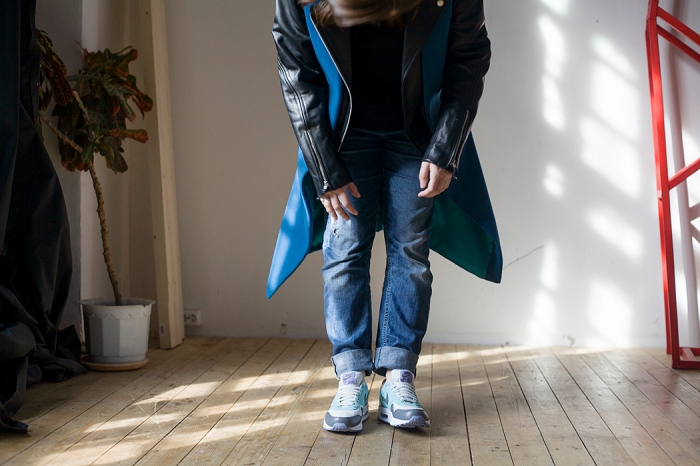 Считаю, что джинсы должны быть либо очень свободными, либо очень обтягивающими.