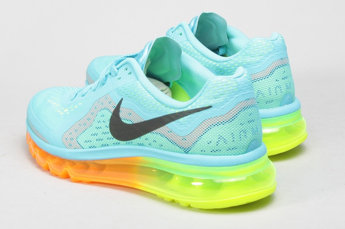 Ментоловые кросcовки Nike выглядят как леденцы, но на деле оказываются сверхфункциональными: готовы подружиться с платьями, беговыми треками и даже с