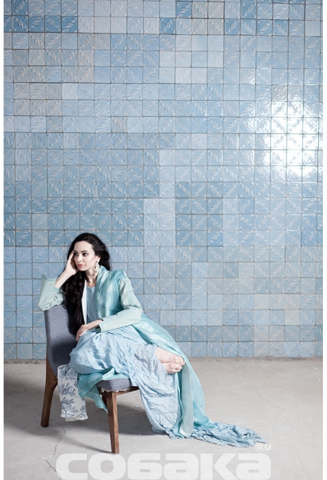 Платье-халат Asiya Bareeva, платье Escada, серьги Siman Tu