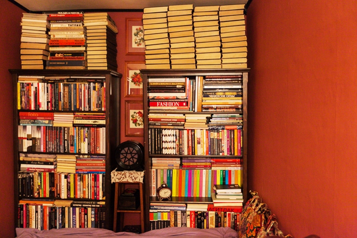 «Дом без заполненных книжных полок кажется мне пустым и нежилым»