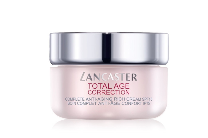 Total Age Correction, Lancaster. Марка суммировала свои достижения в одной линии средств. С возрастными изменениями борются ретинол (на службе у