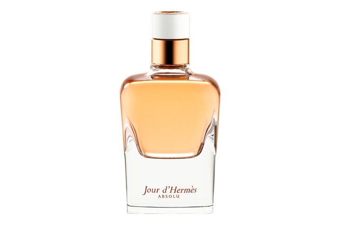Jour d'Hermès Absolu. Даже самый простой аутфит скрасит правильный парфюм. Тем более, если в его композиции есть арабский жасмин, абрикосовые цветы и