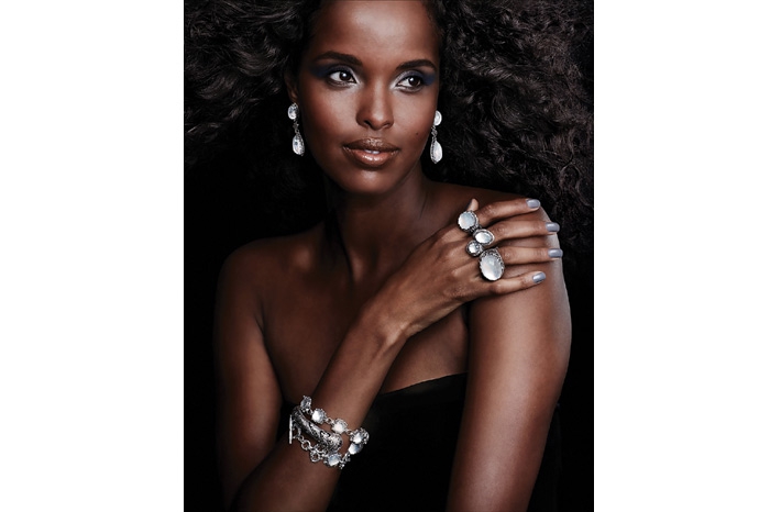 Aura, Konstantino. Греческий ювелир Константинос Сиулас находится на последней стадии «калифорникейшн»: после двадцати лет жизни в Америке он во